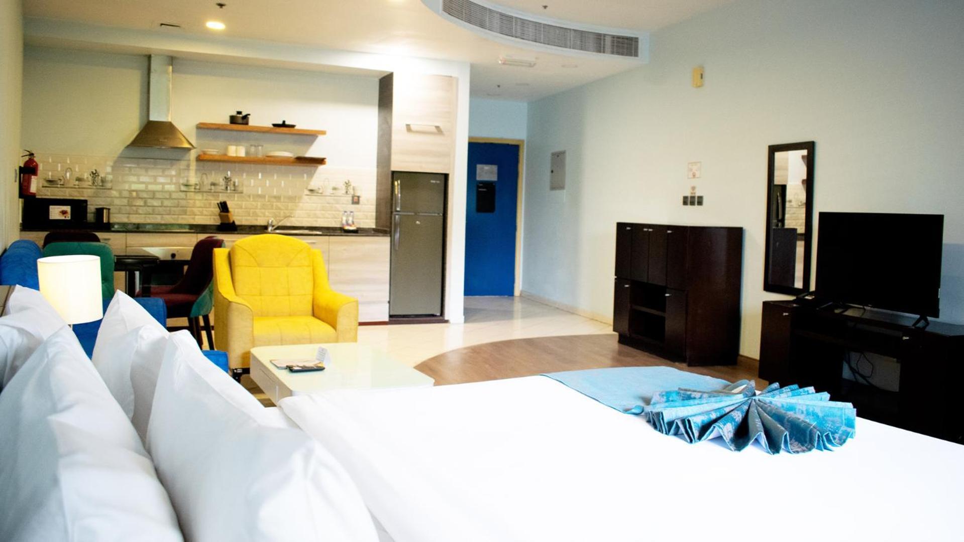 Aparthotel Signature And 4*
